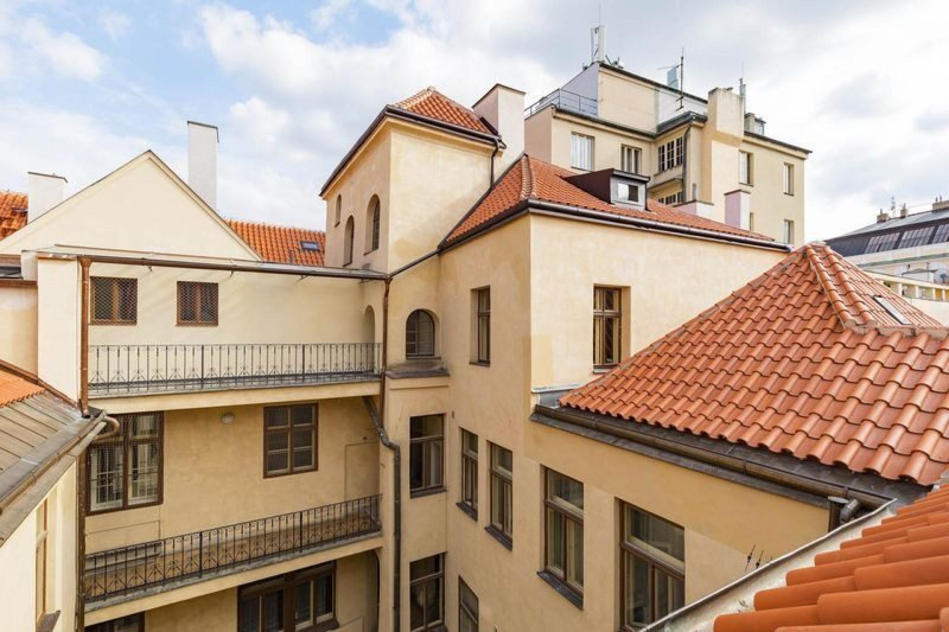 Attics Dlouhá